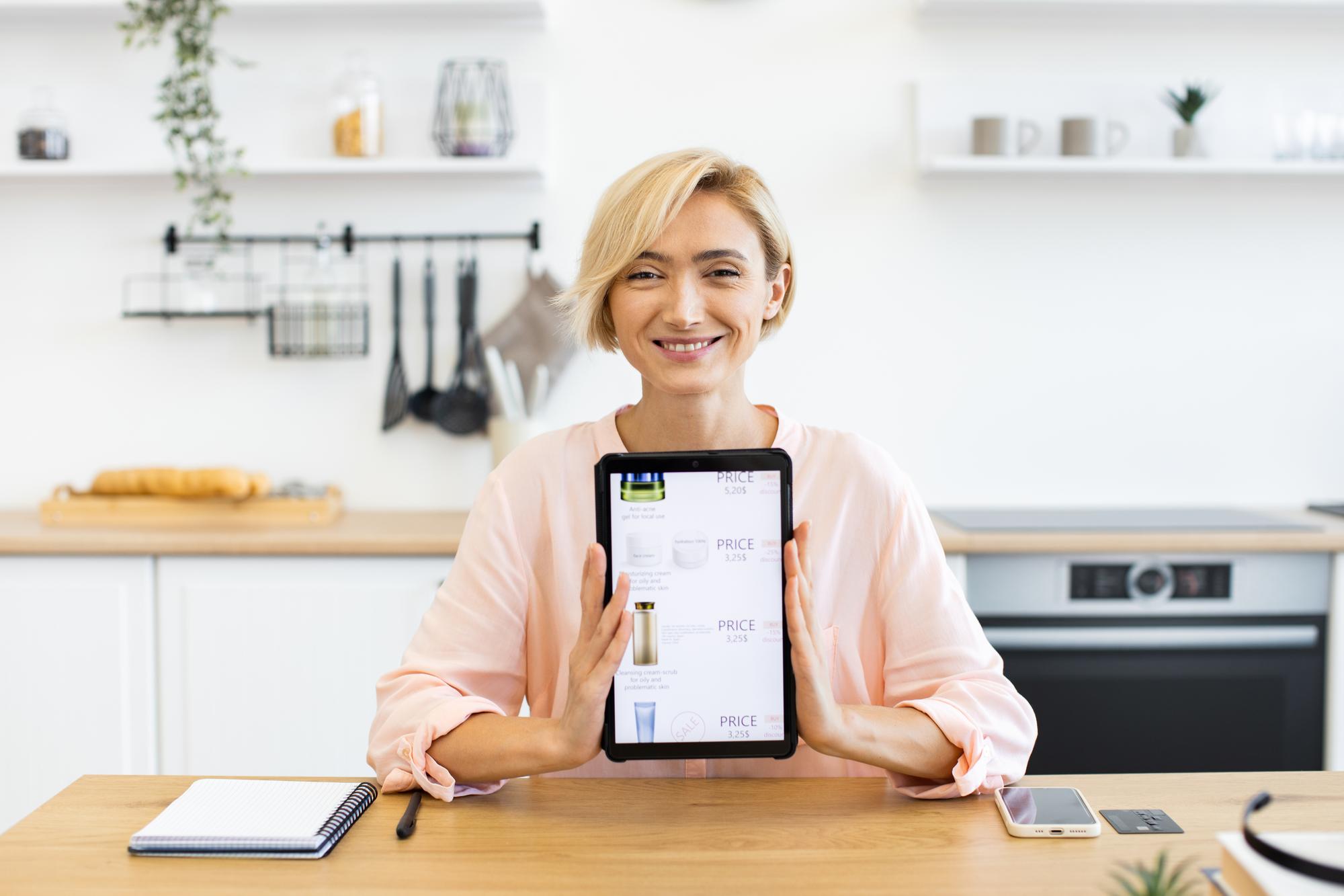 Coach che mostra ricetta su tablet